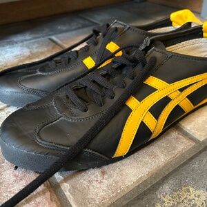 Onitsuka Tiger Shoes, Men's Size 12 - Black with yellow stripes